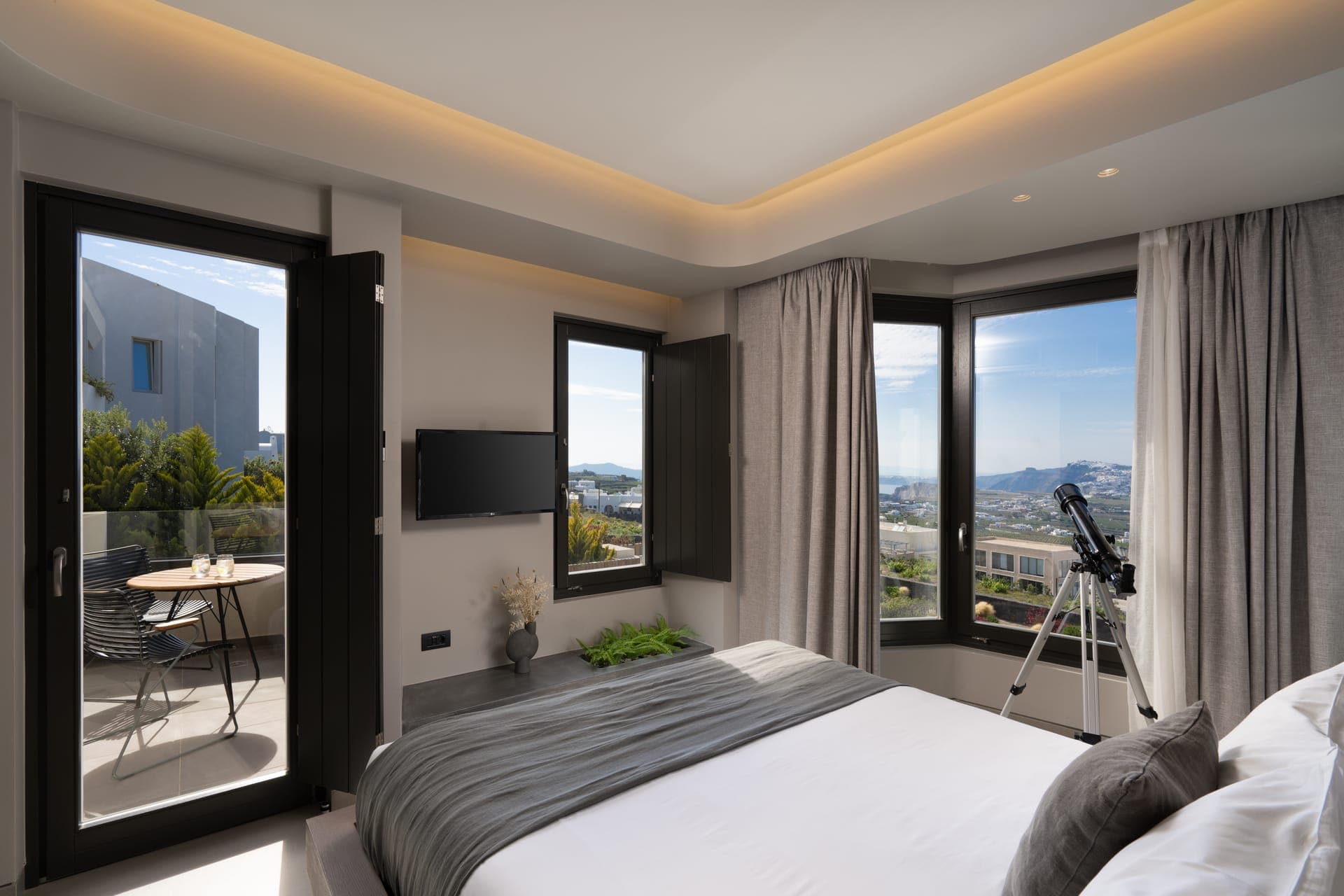 Apikia Santorini  - Honeymoon Suite with Private Pool and Caldera View - Spacious Bedroom