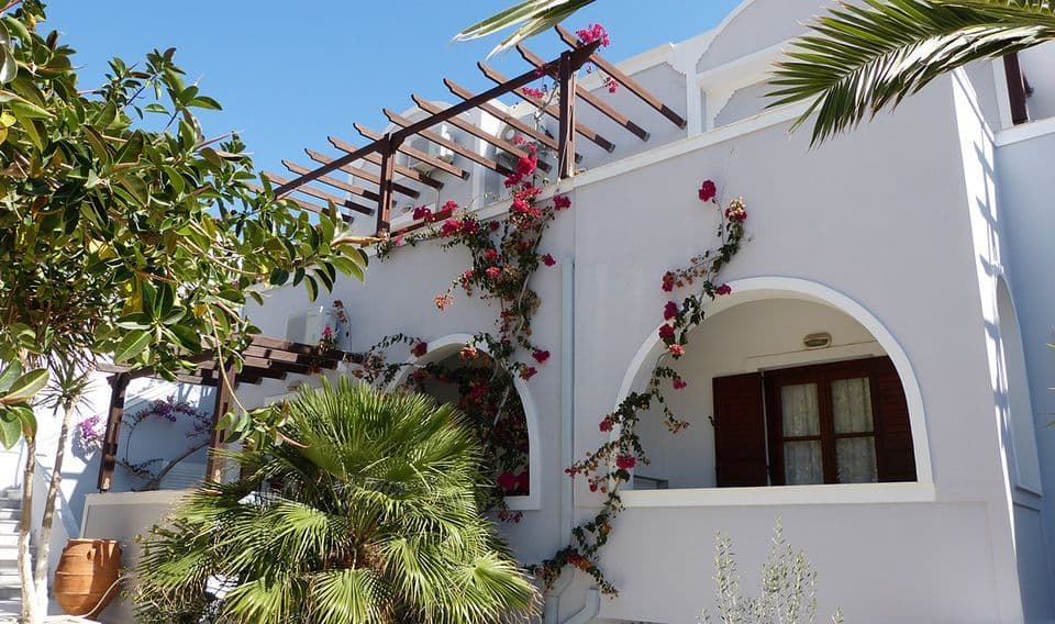 Black Sand Apartments Santorini