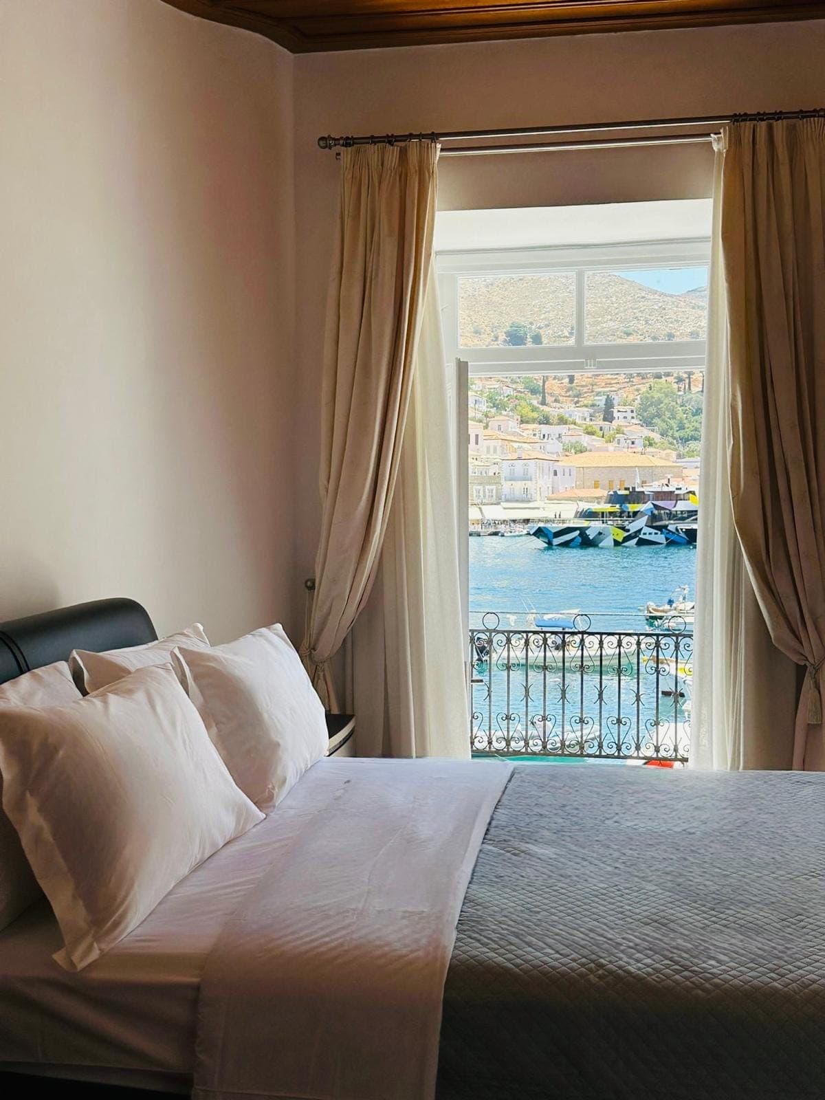 Douskos Exclusive Property