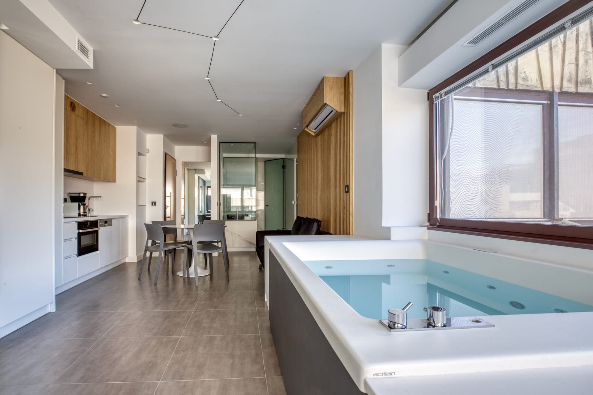 Hot tub, Kitchen or Kitchenette, Living room, Photo of the whole room, Sitting area, Dining area, Air conditioning