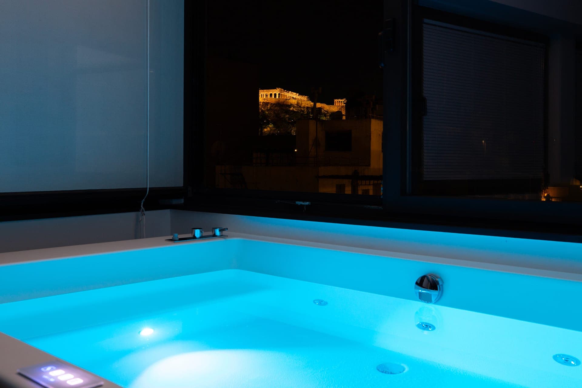 Night, Hot tub, City view, Landmark view
