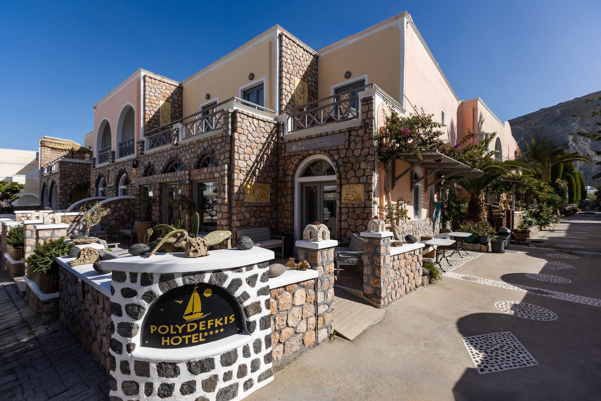 Polydefkis Hotel Santorini