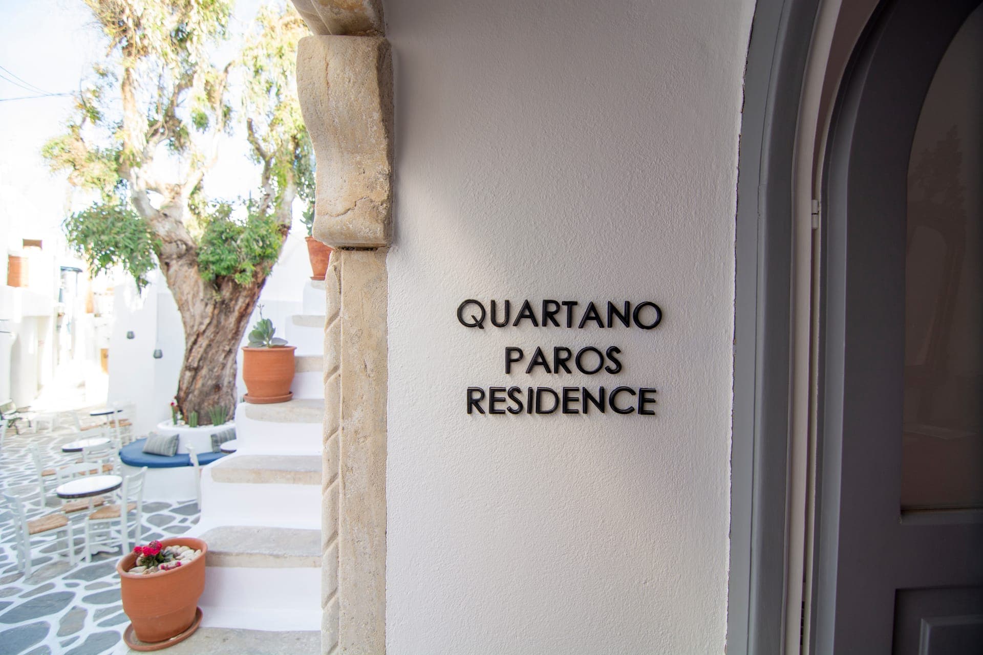 Quartano Paros Residence