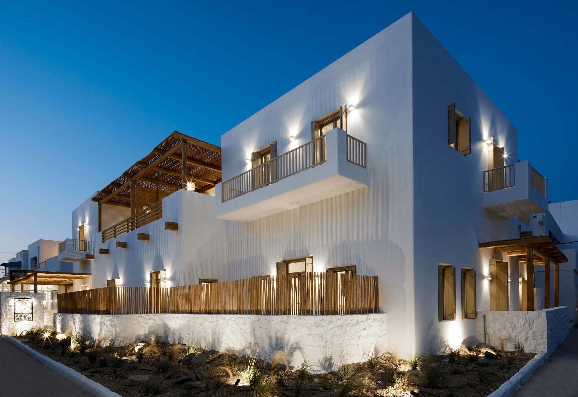 Arco Solium Suites Milos