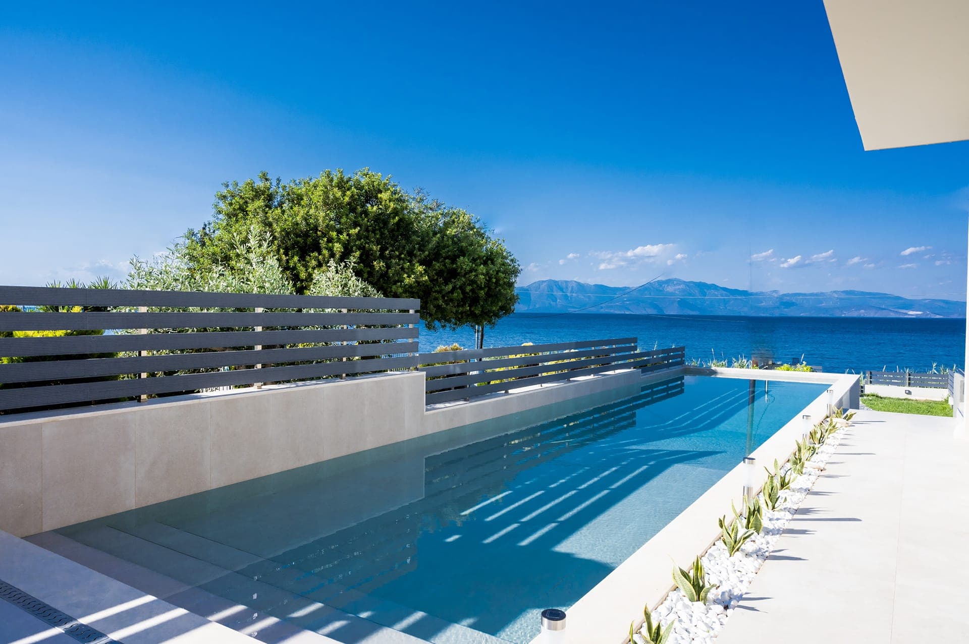 Theros Suites Korinthos
