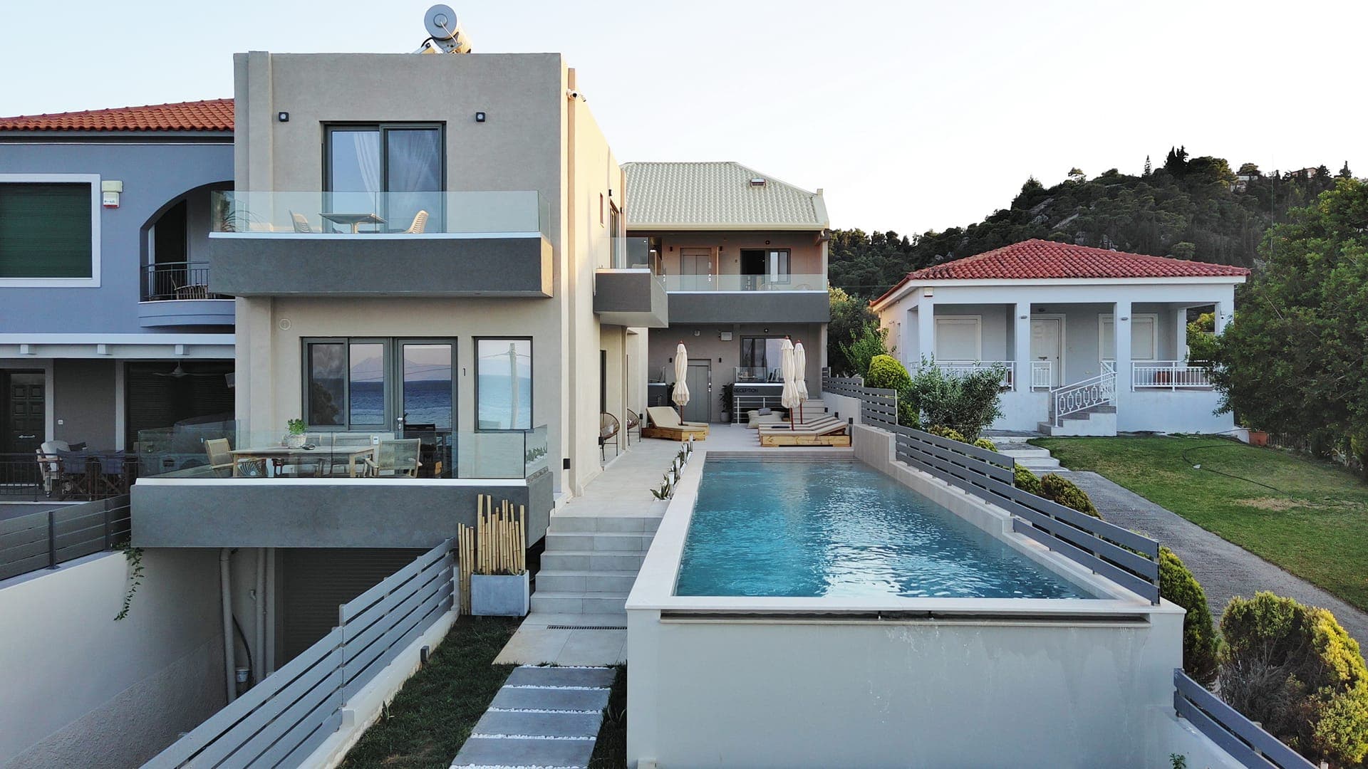 Theros Suites Korinthos
