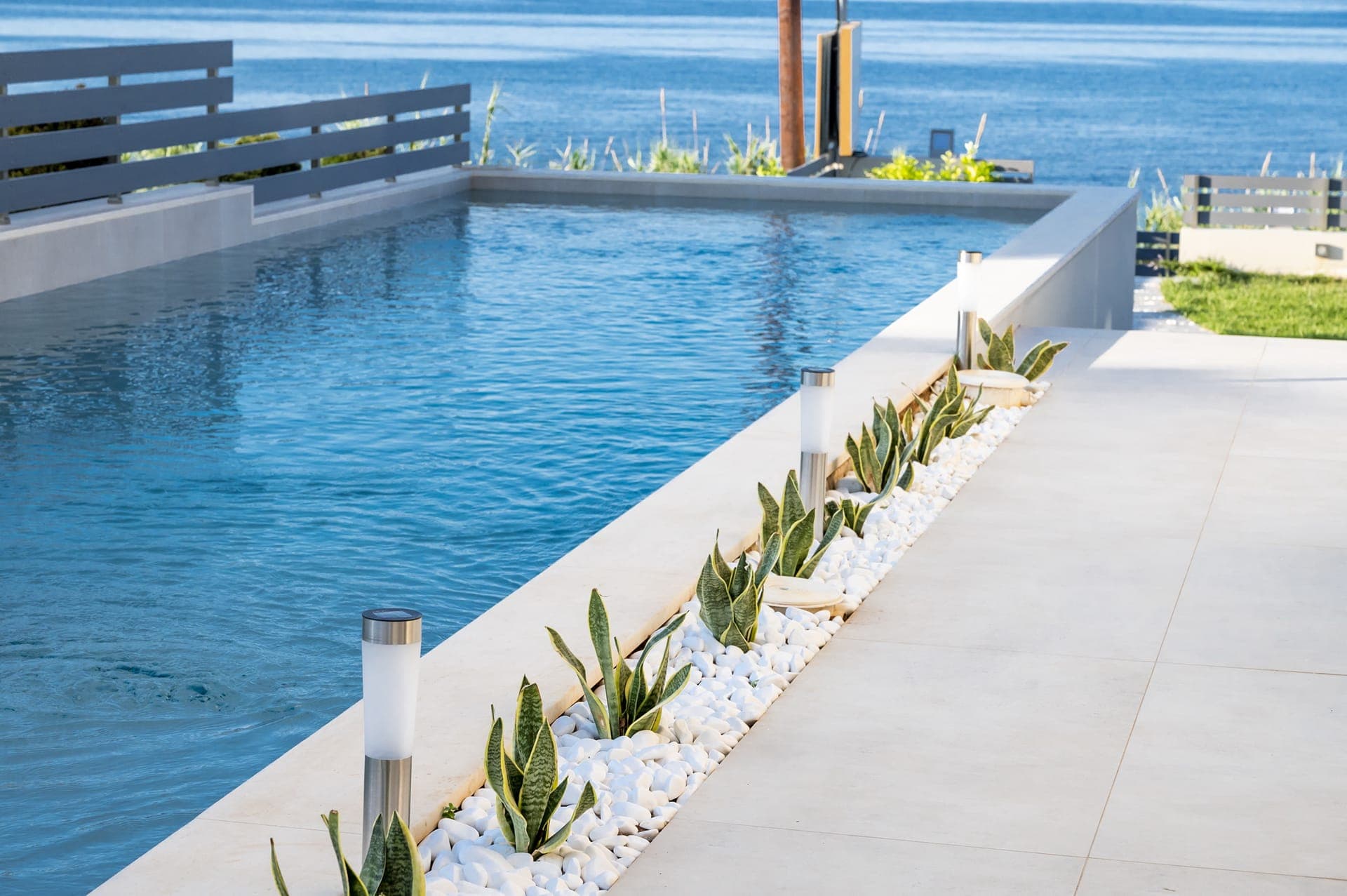 Theros Suites Korinthos