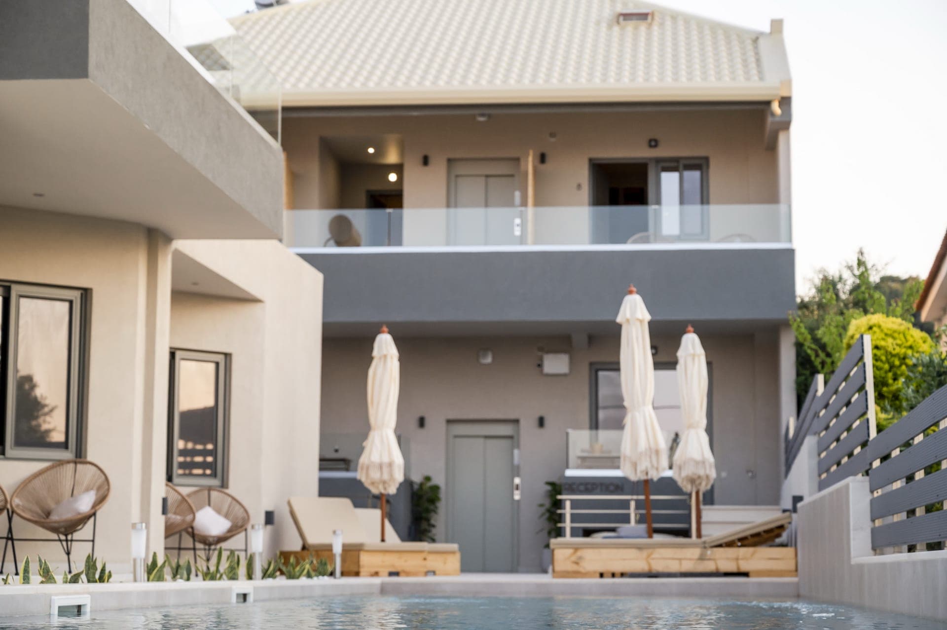 Theros Suites Korinthos