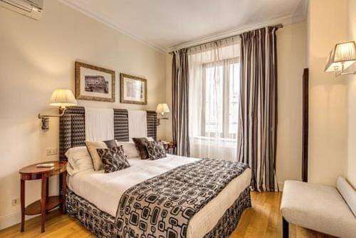 Via Napoli Apartments in Rome