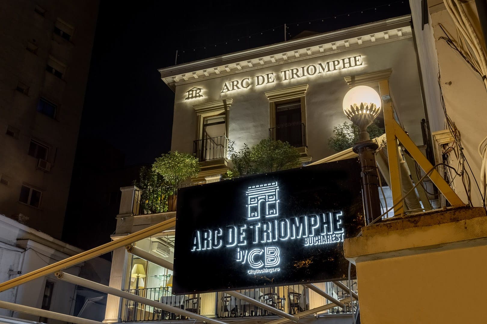 Arc de Triomphe by CityBookings