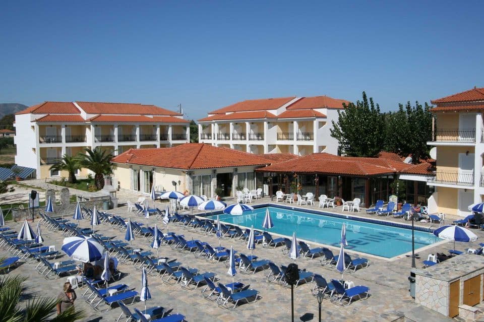 Village Inn Studios & Family Apartments