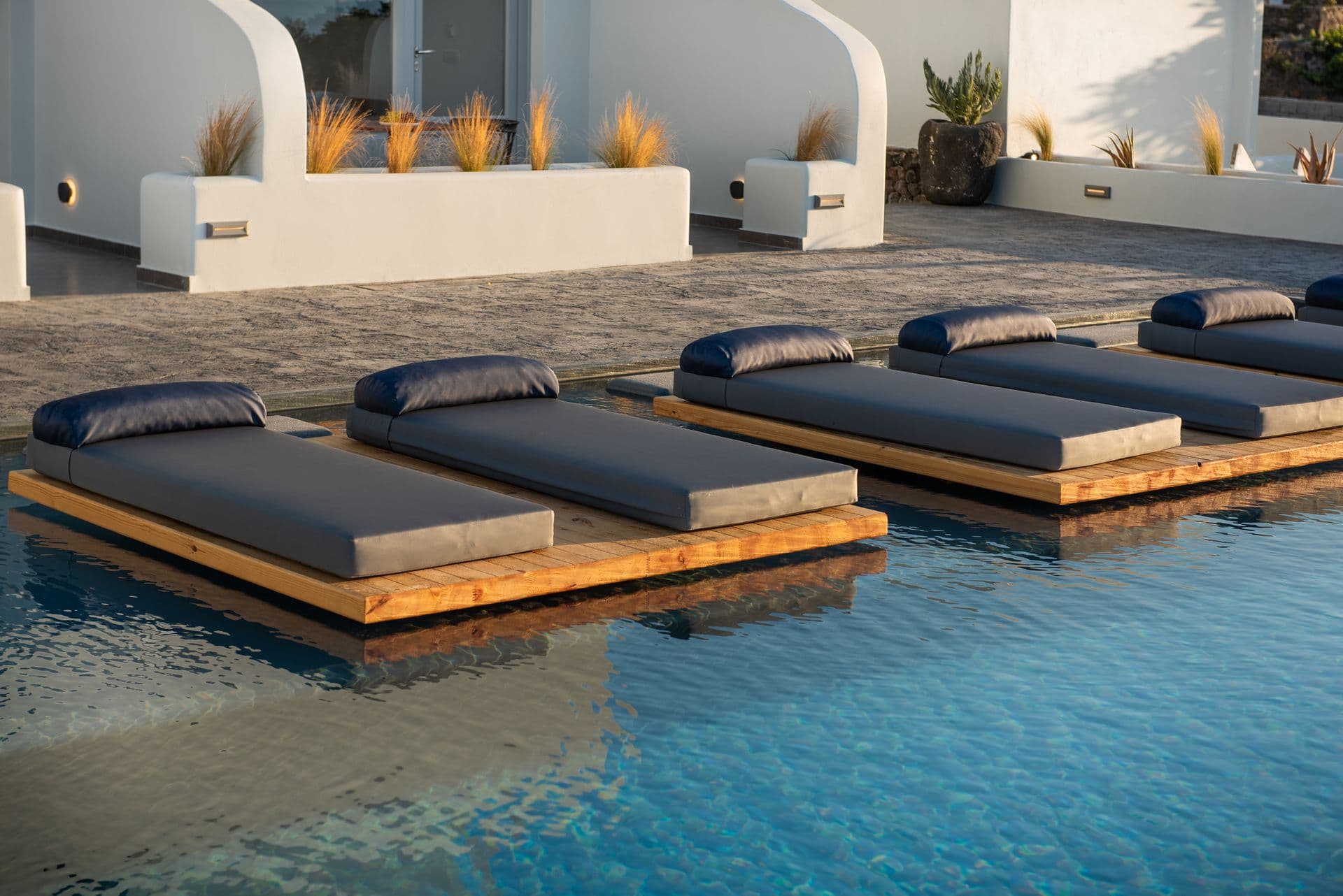 Volcanic Arc Santorini Suites