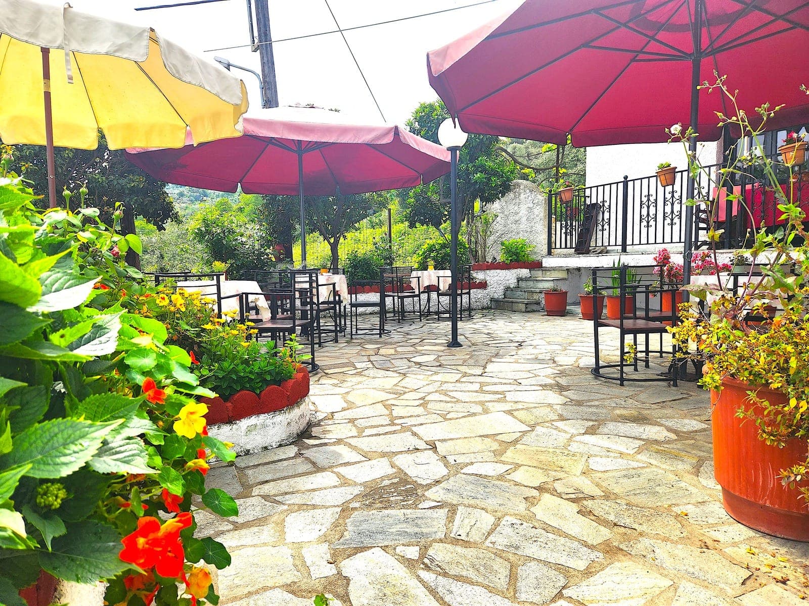 Yalla Hotel Chorefto