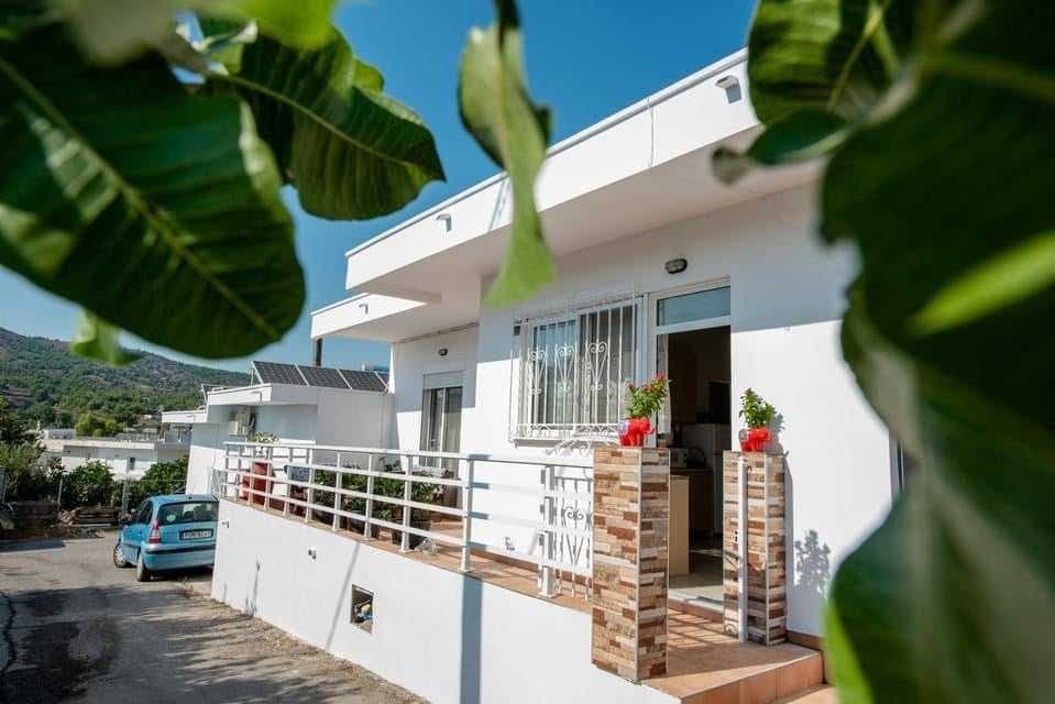 Yiotas House Pilona