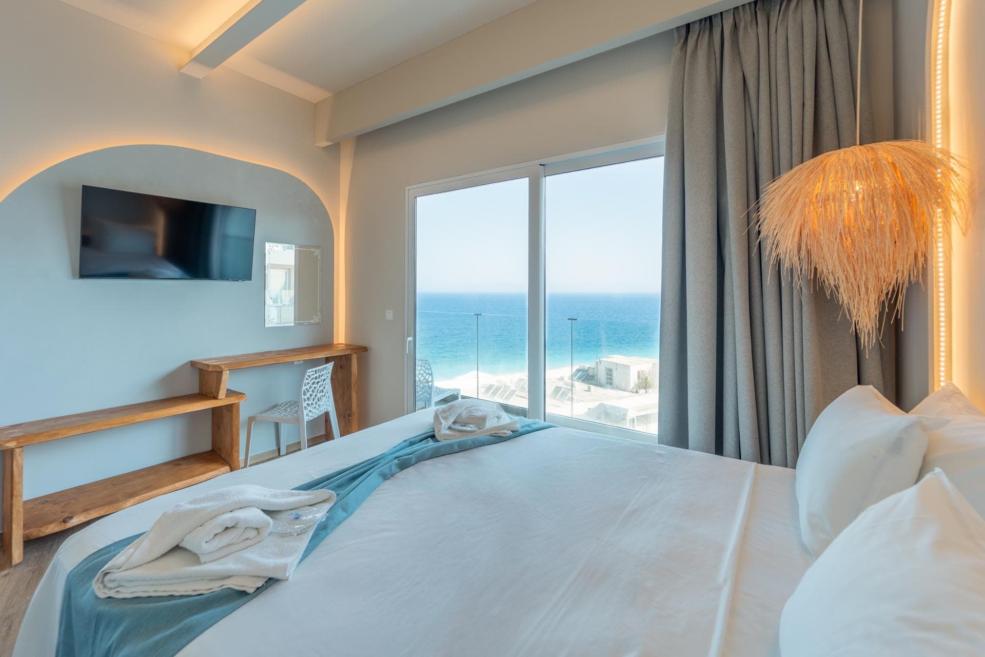 Deluxe Suite Sea View And Pool