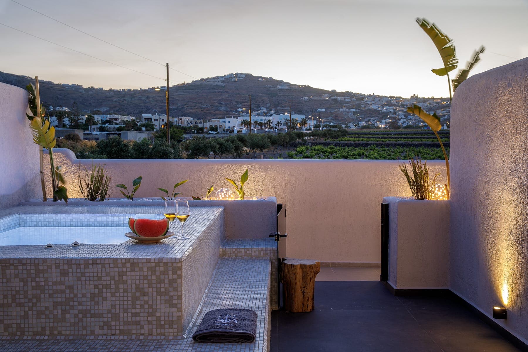 Deluxe Suite With Bathtub And Heated Plunge Pool