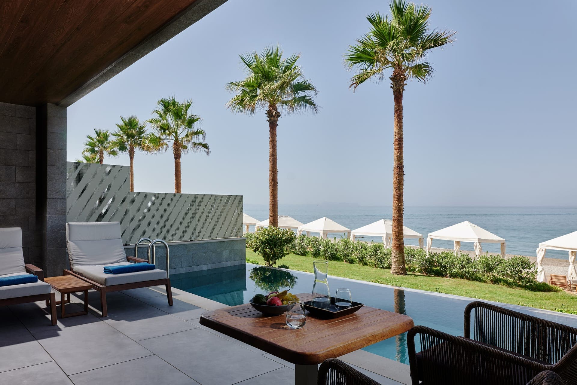 Executive Suite Sea Front with Private Pool