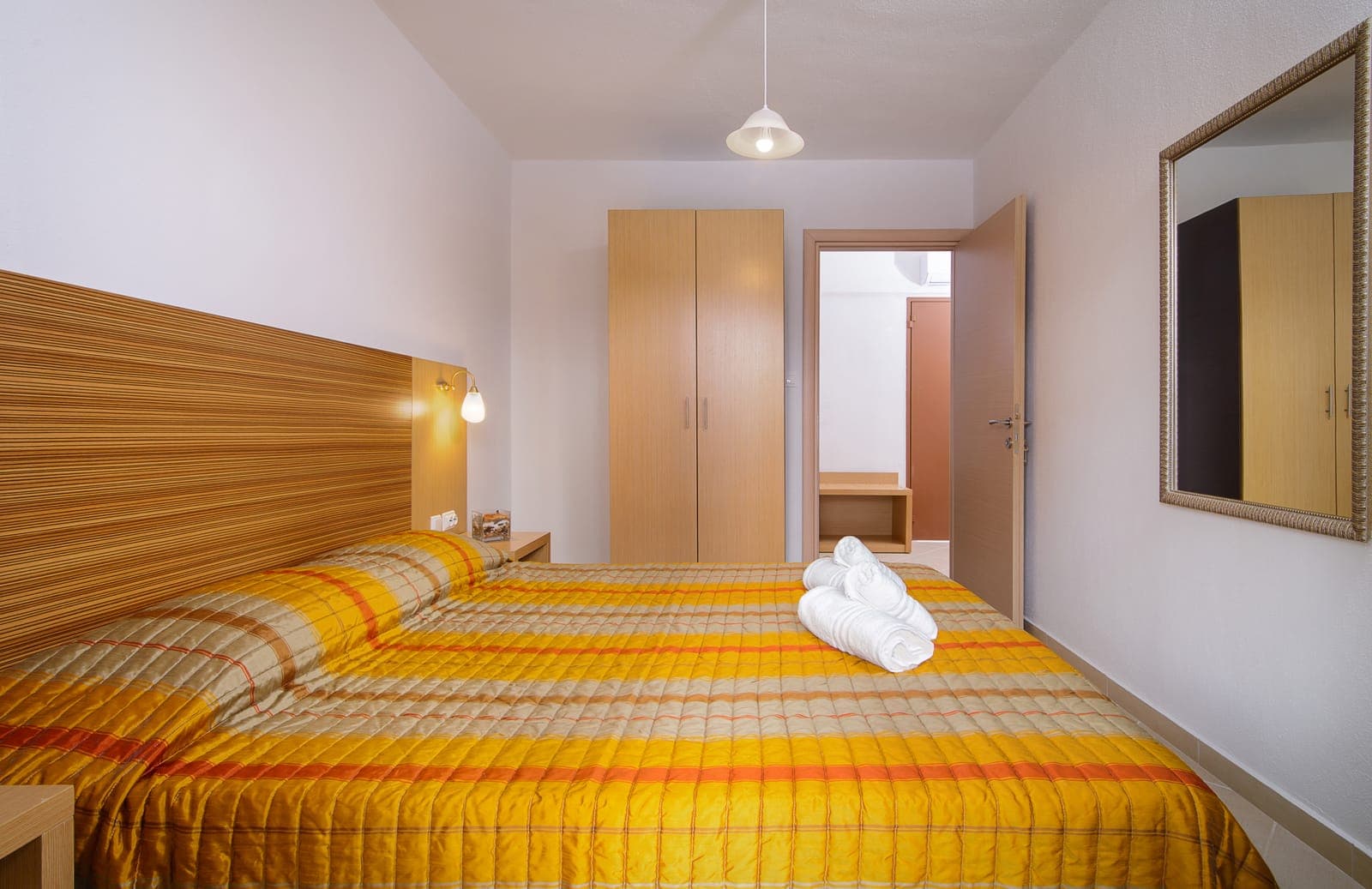 One Bedroom Apartment with Courtyard View