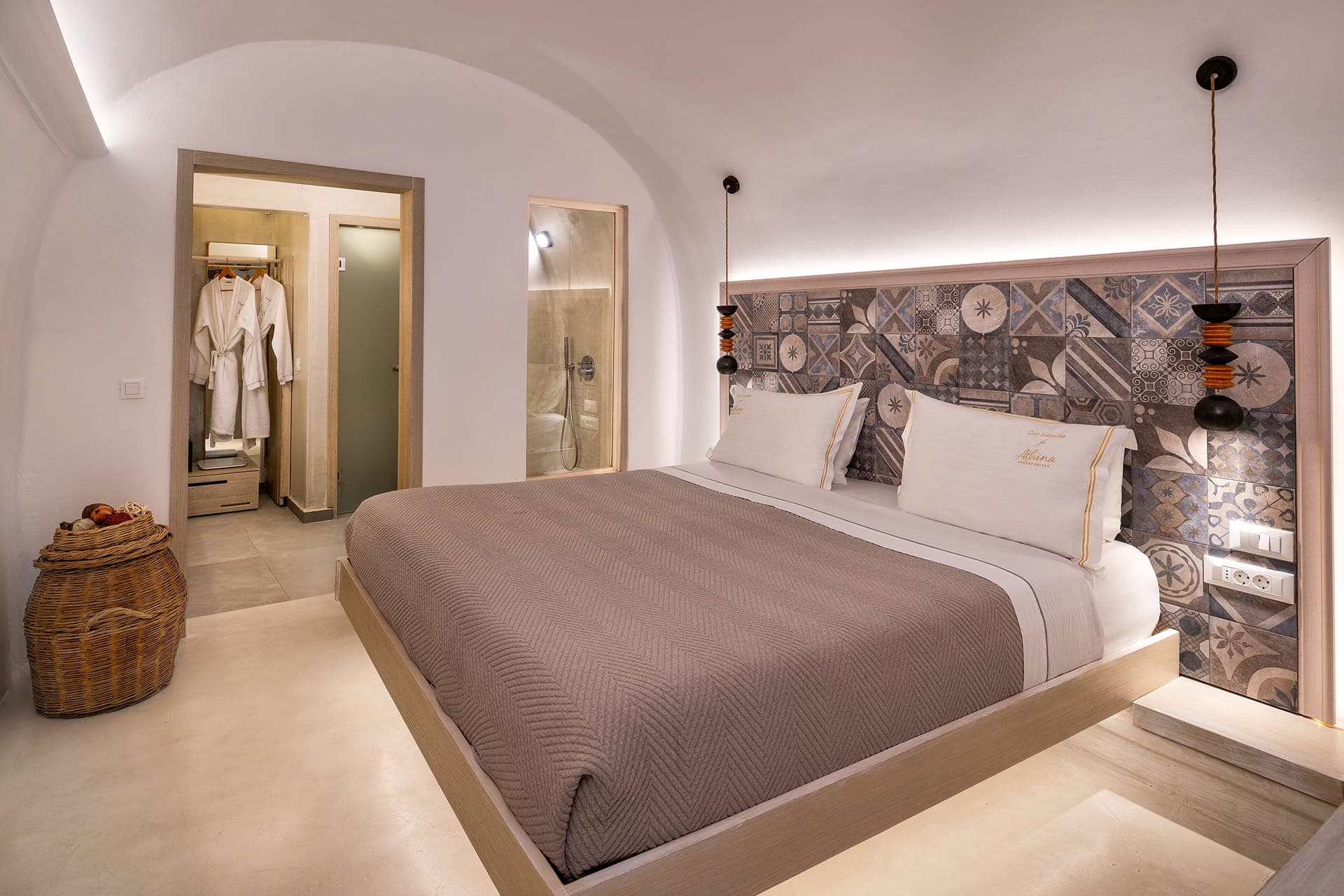 Junior Suite indoor jacuzzi shared balcony