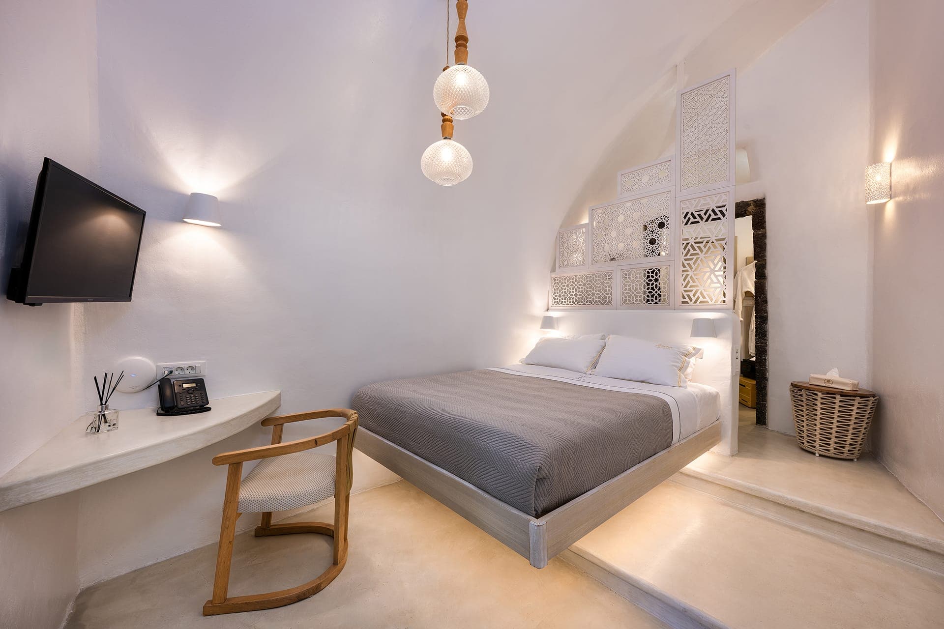 Cozy Suite indoor jacuzzi shared balcony