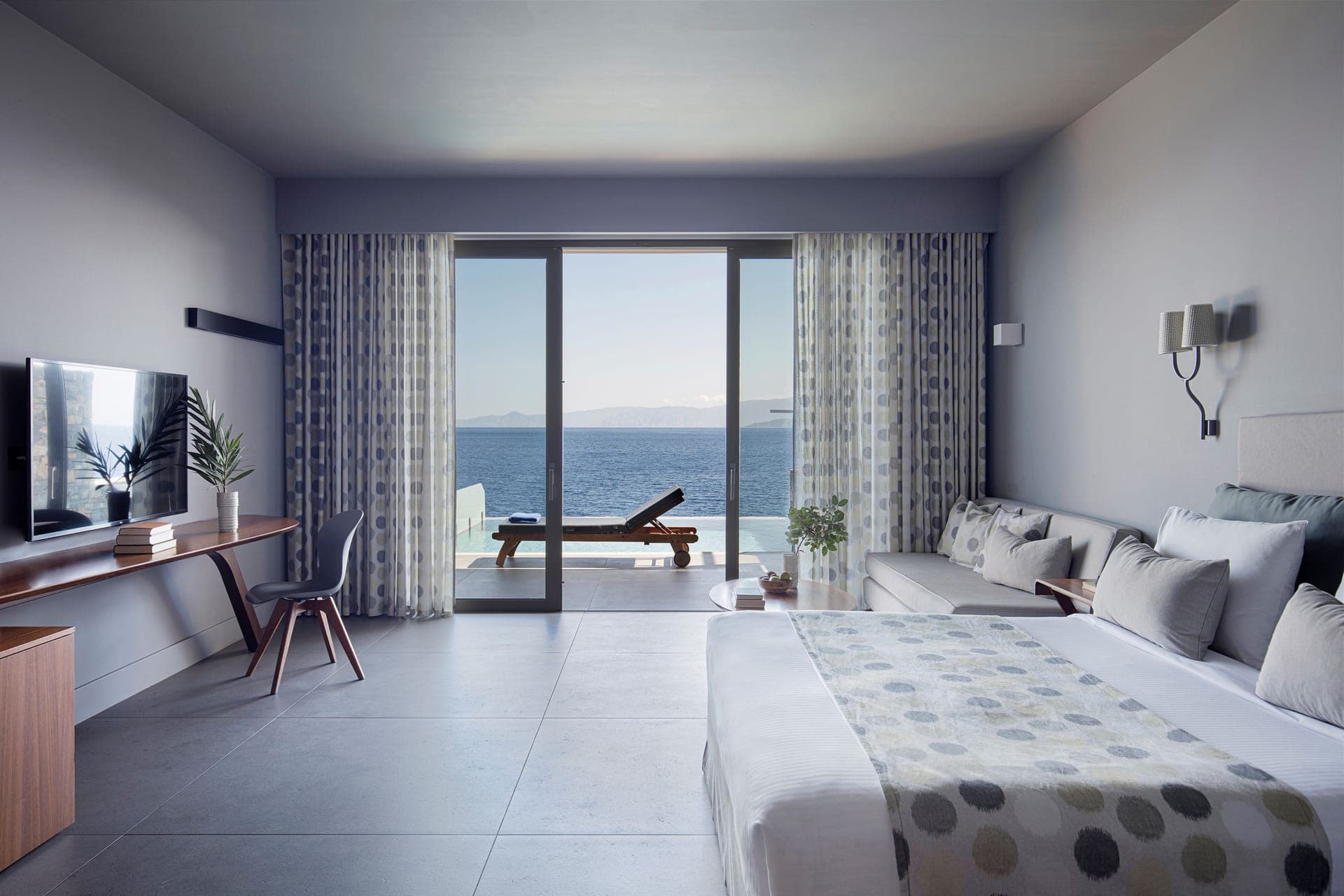 Deep Blue Bungalow Suite with Private Pool - Waterfront