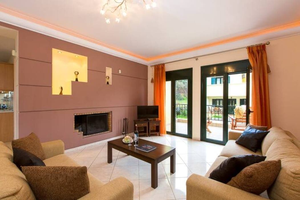 2 Houses Complex with 6 Bedrooms & Pool