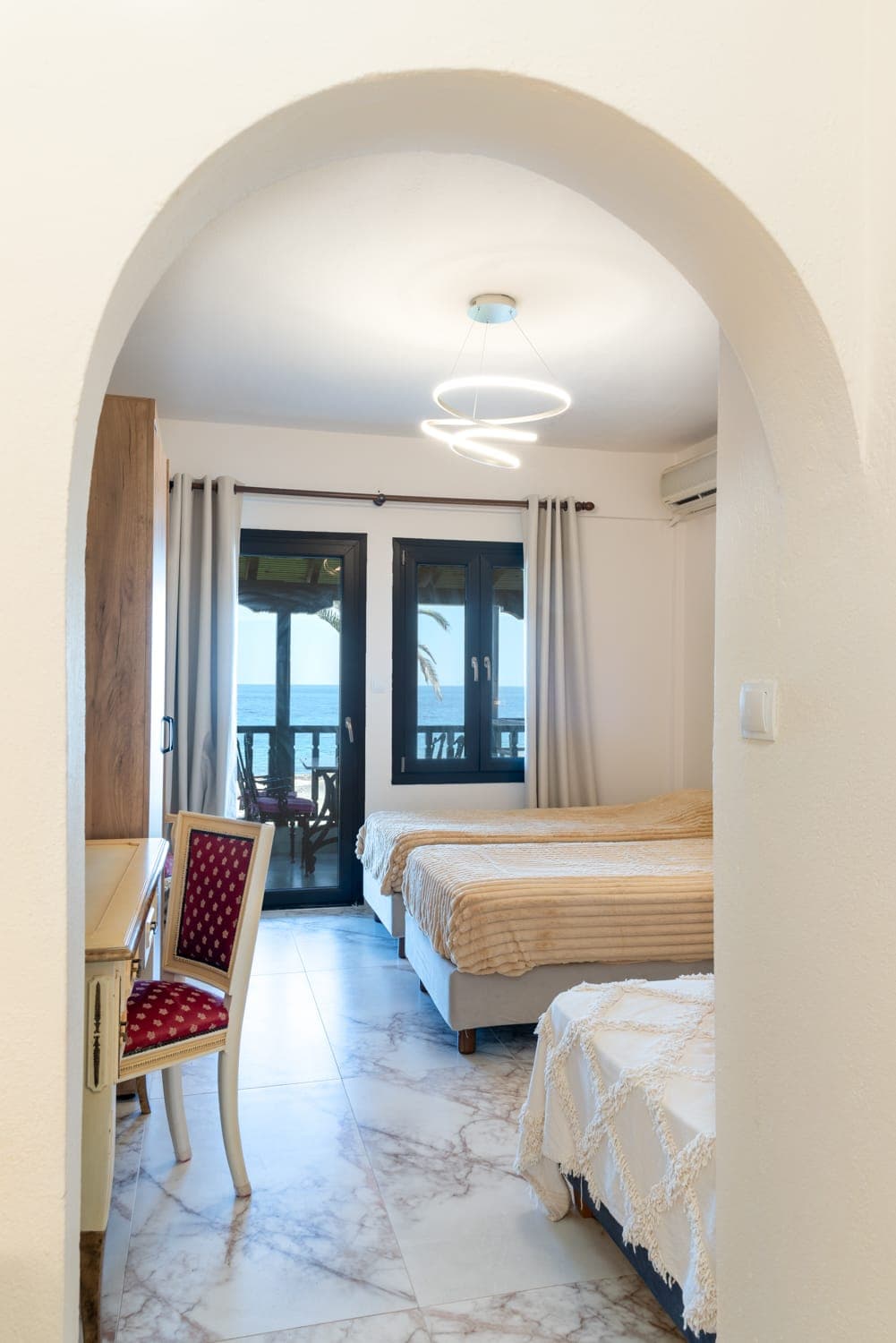 Large 2 Bedroom Sea Collection