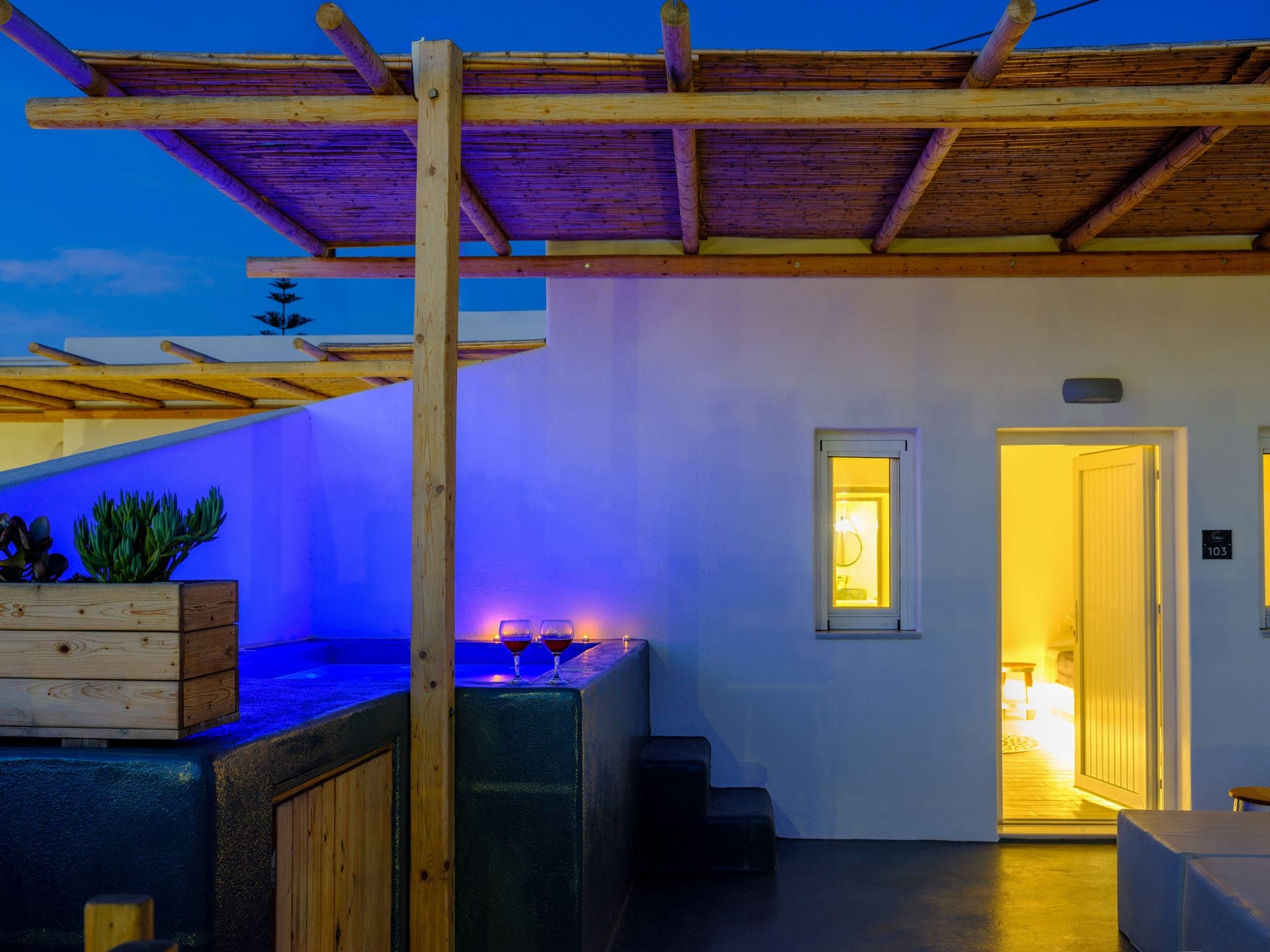 Family Suite with Outdoor Hot Tub