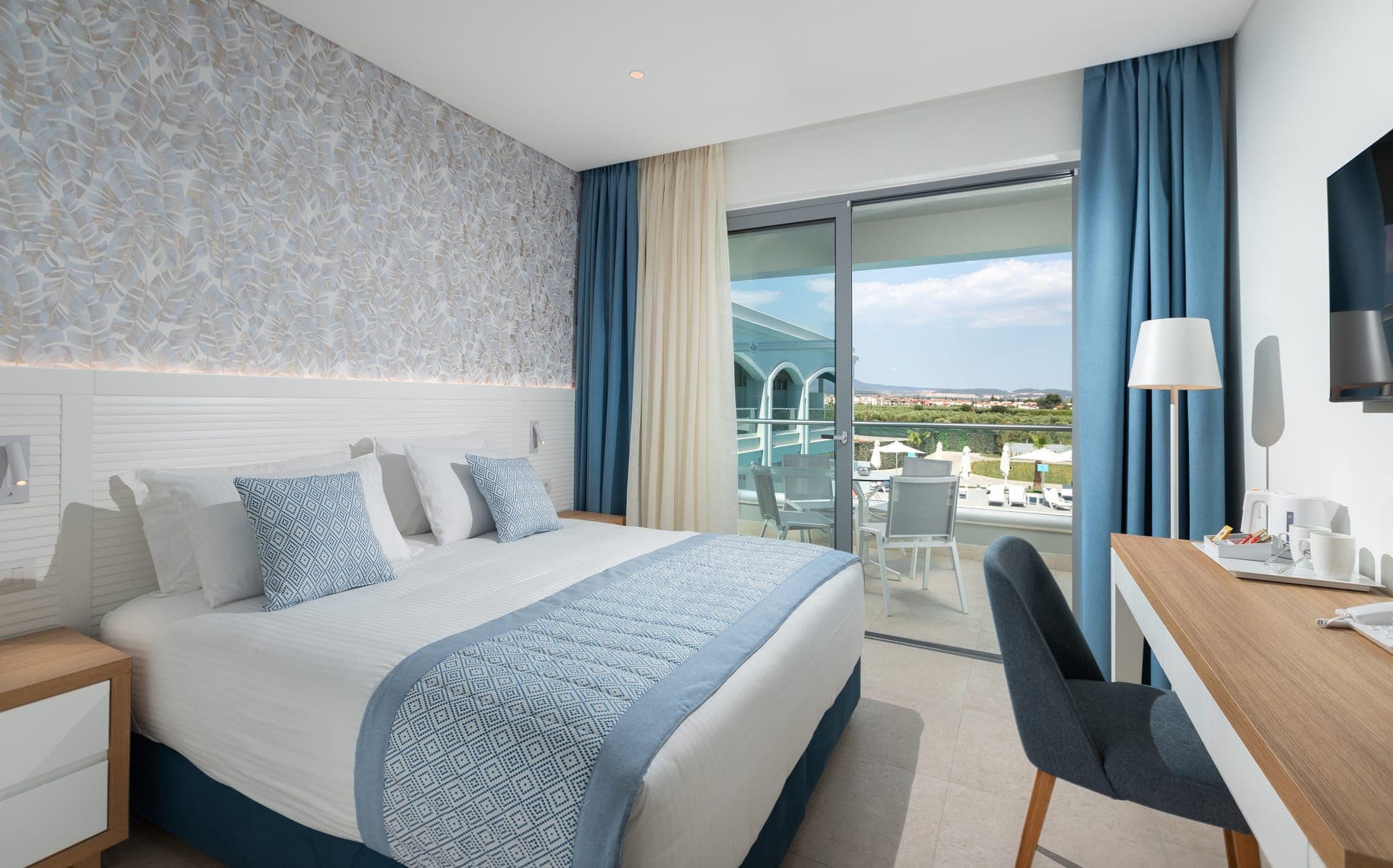 Twin/Double Pool View room (30 m2)