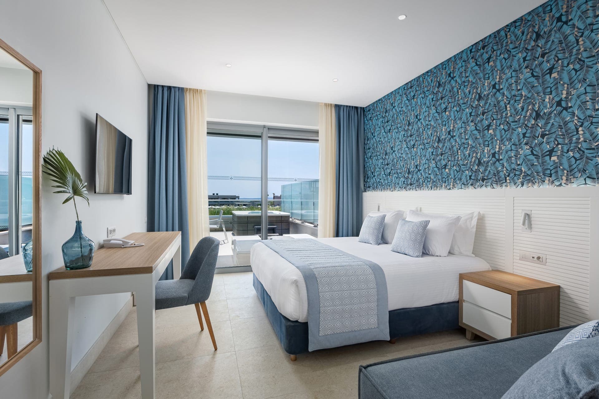Twin/Double Pool View Jacuzzi room (30 m2)