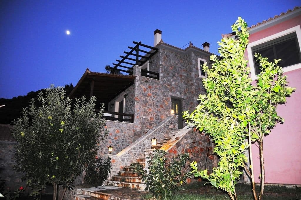 Deluxe Three Bedroom House [120 m²]