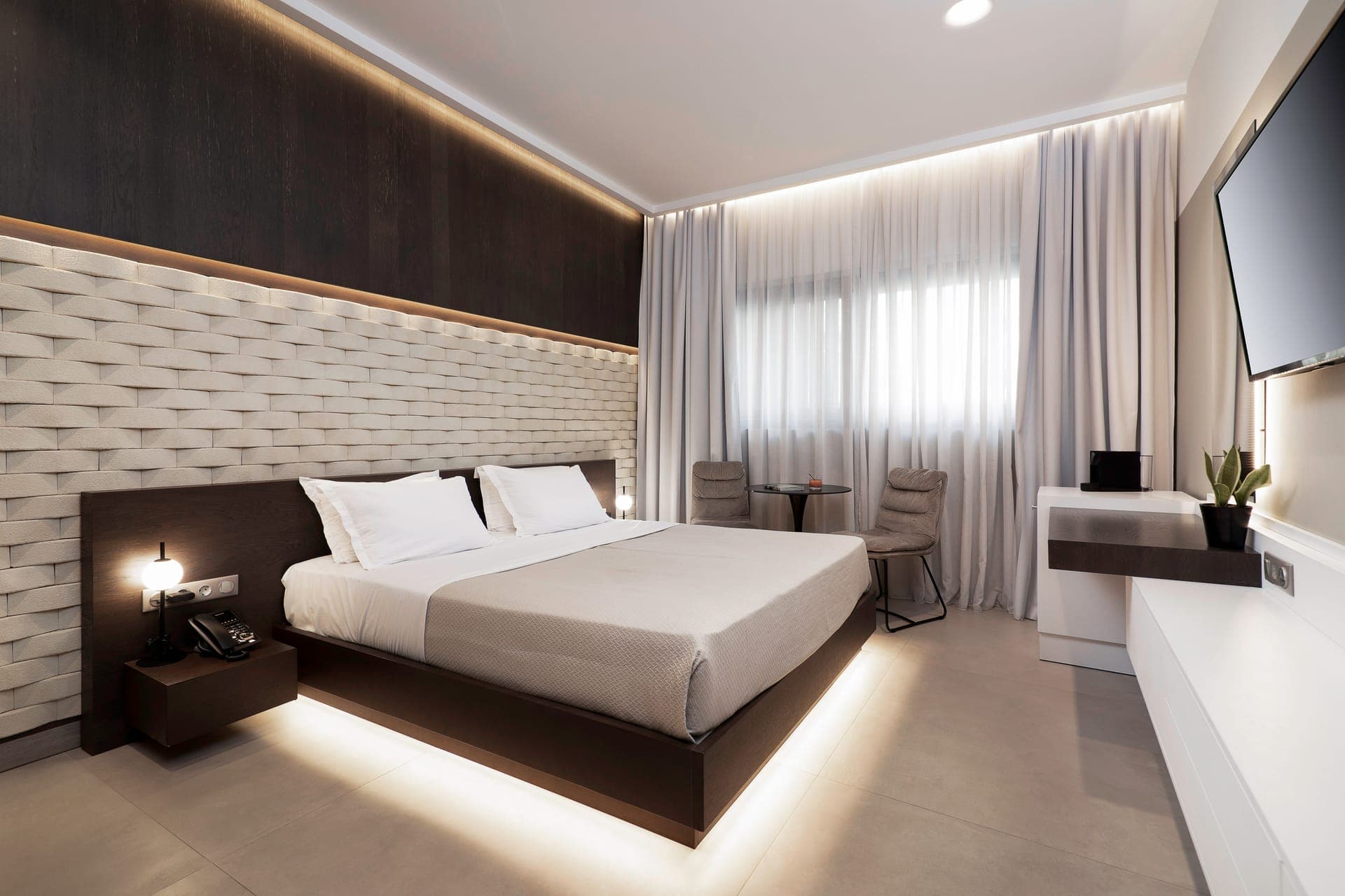 Deluxe Brown Accessible room