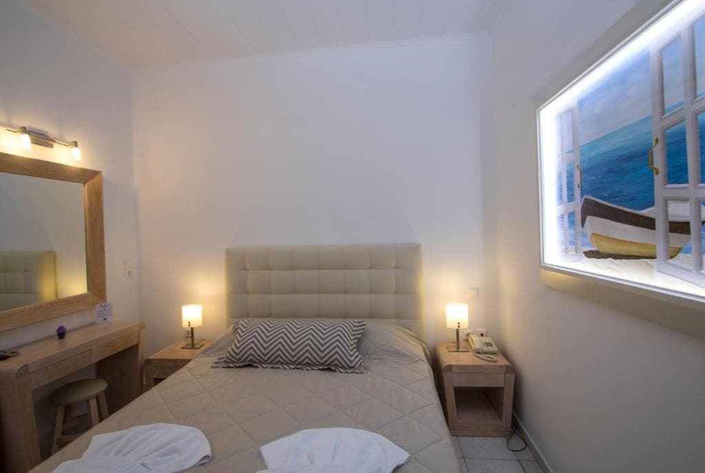 Apartment with Pool View in Firostefani