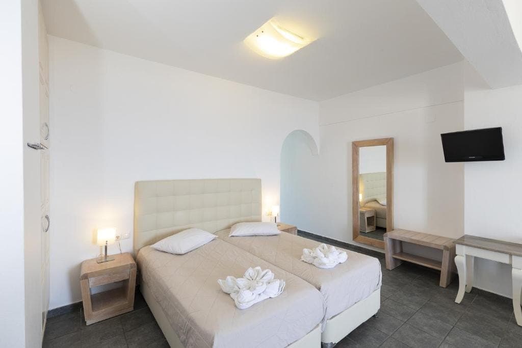 Deluxe Apartment with Sea View in Firostefani