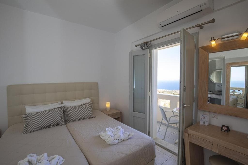 Studio with Sea View in Firostefani