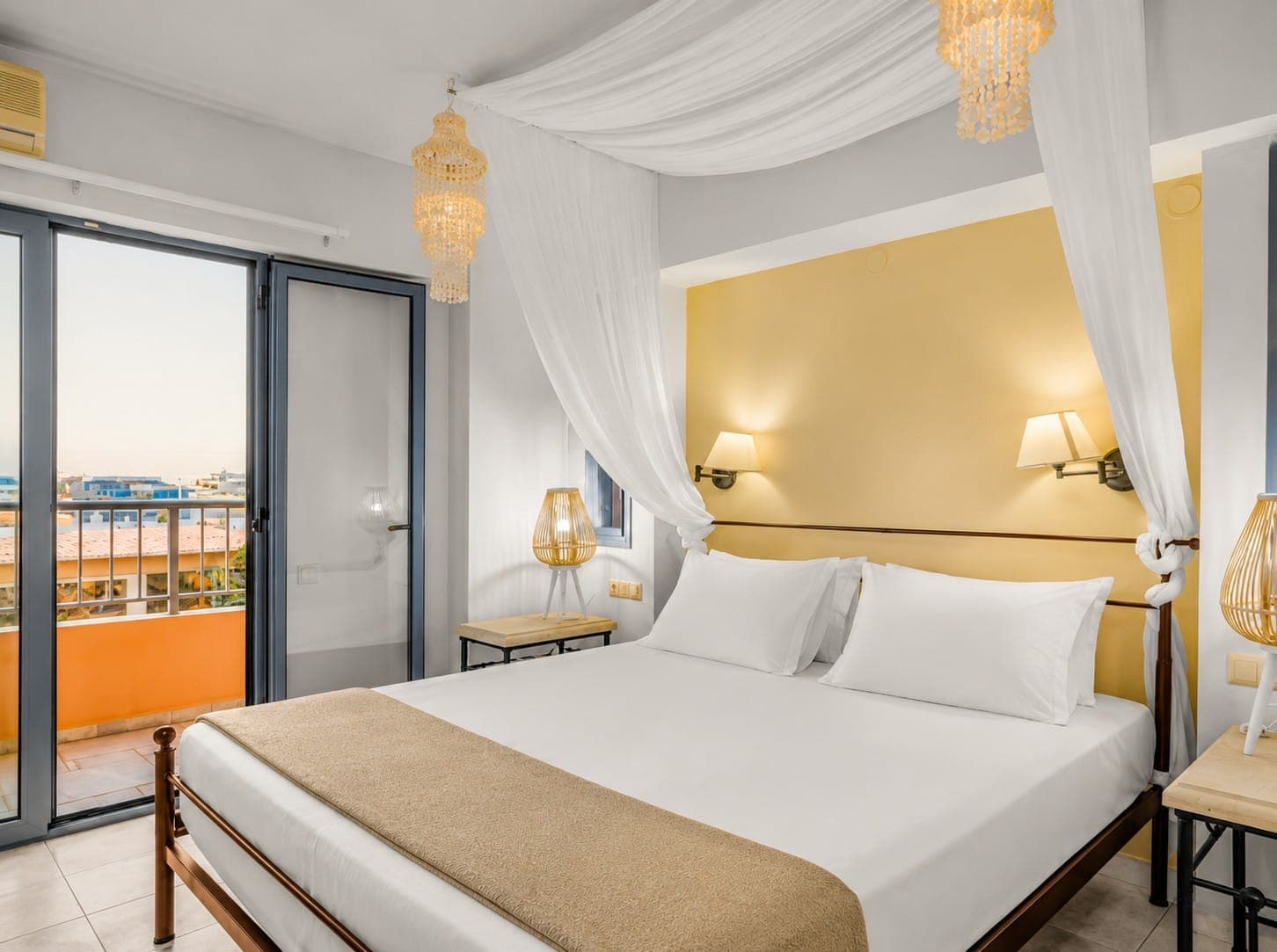 BEDROOM WITH KING SIZE BED
