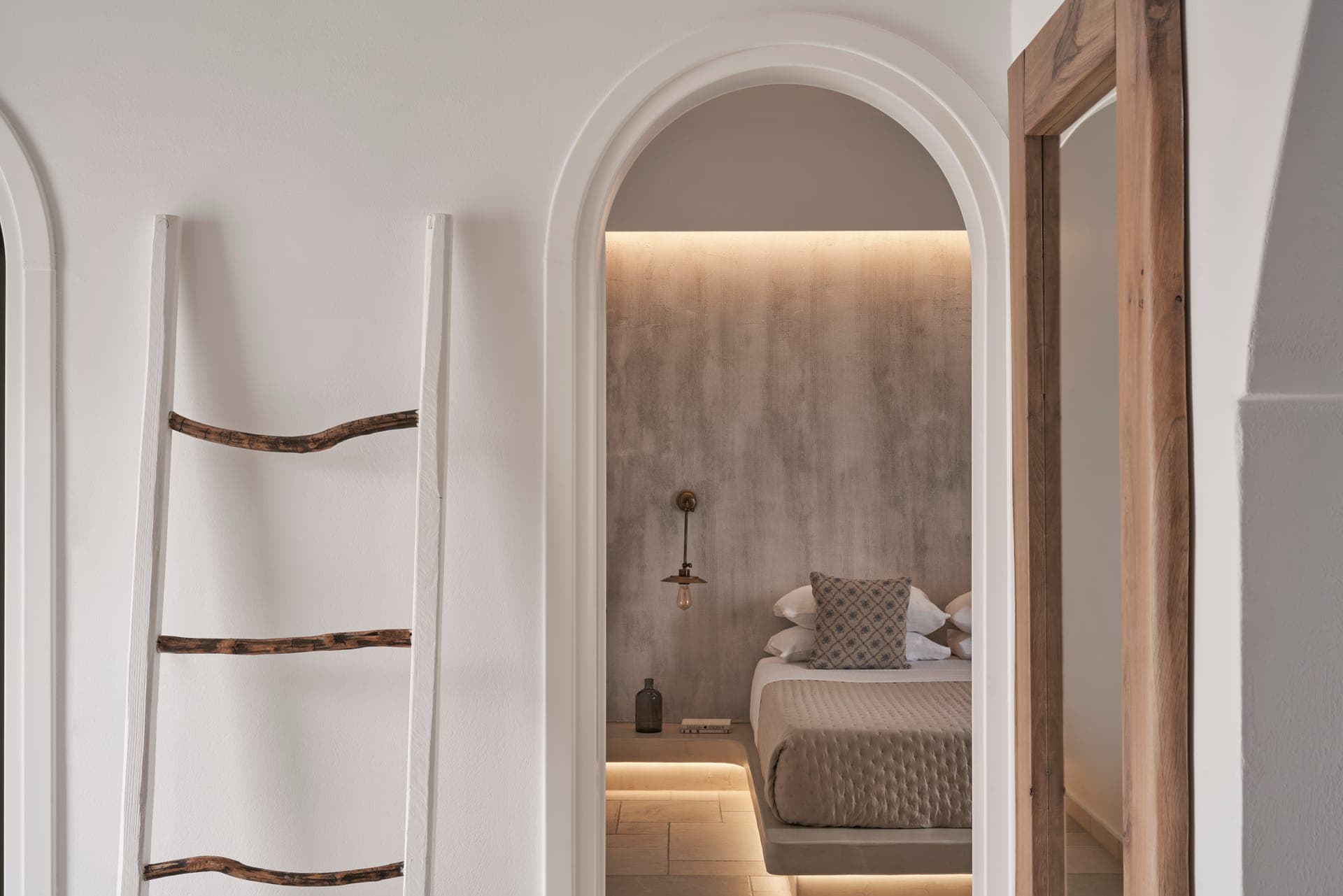 Deluxe One Bedroom Suite With View and Jacuzzi