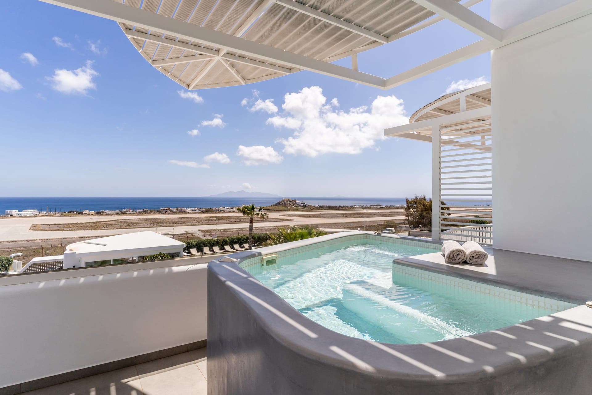 Executive Suite with Sea View & Outdoor Jetted Tub