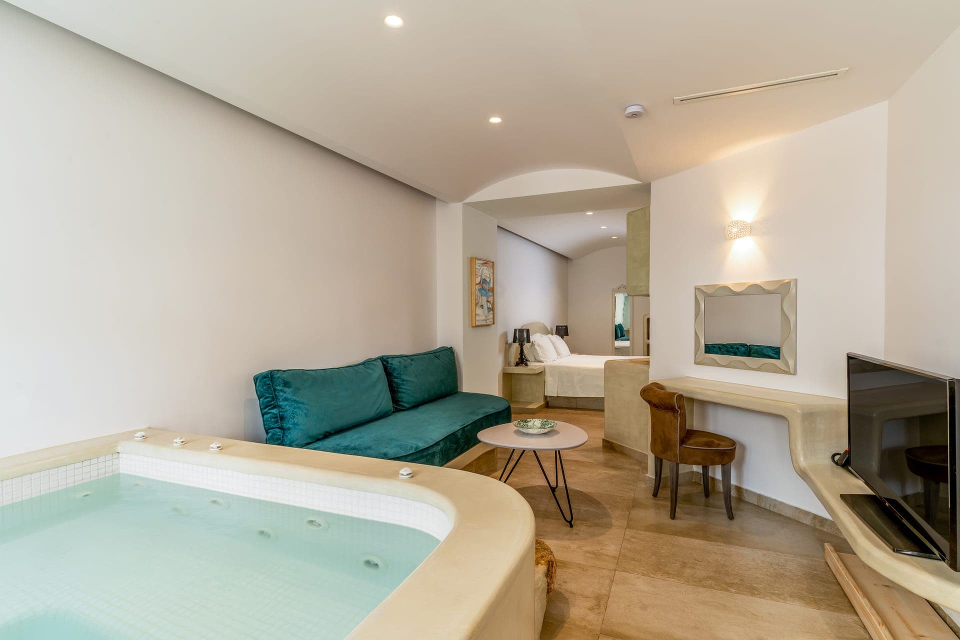 Standard Suite with Indoor Jetted Tub