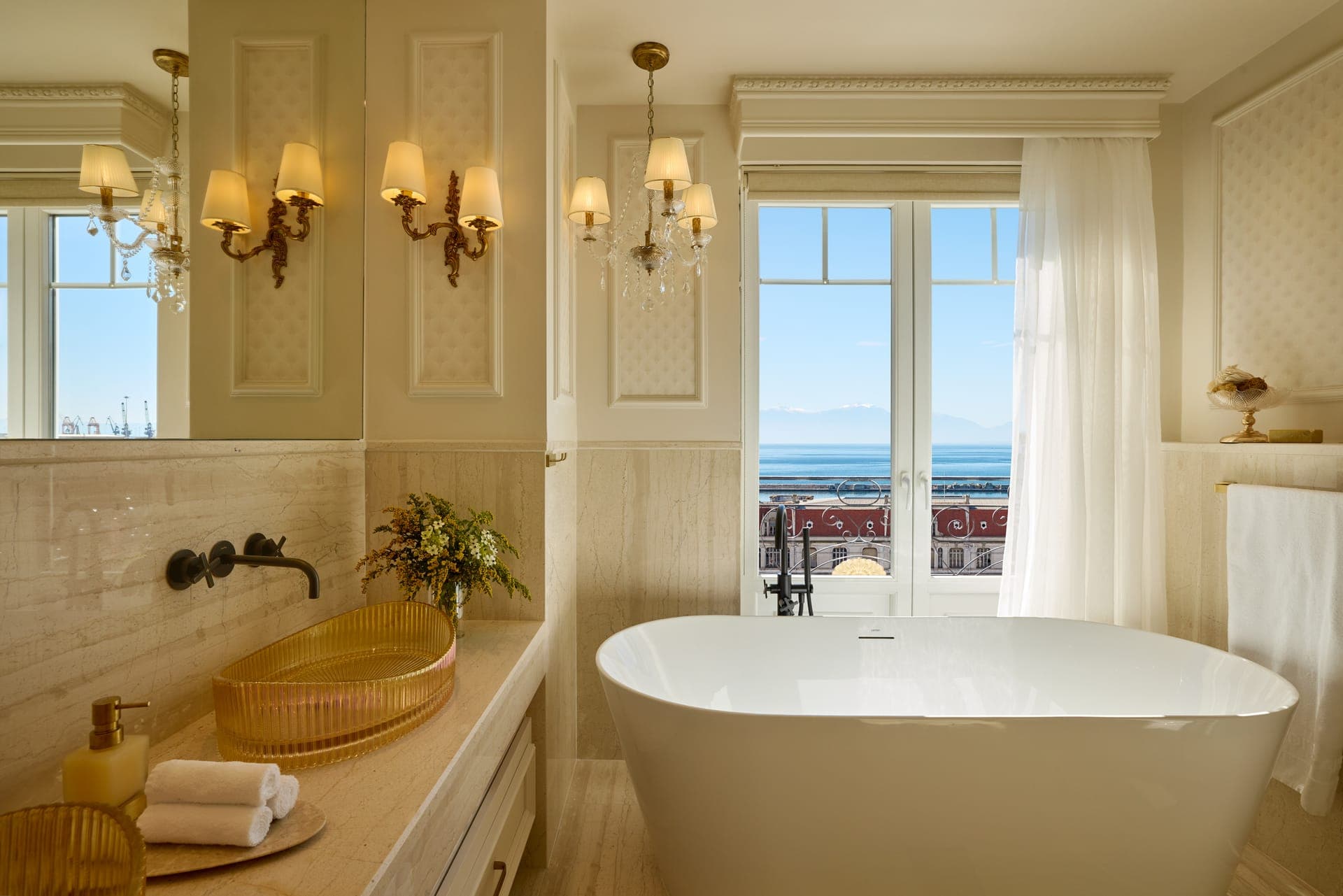 Sea View Deluxe Corner Deluxe Suite with King Bed