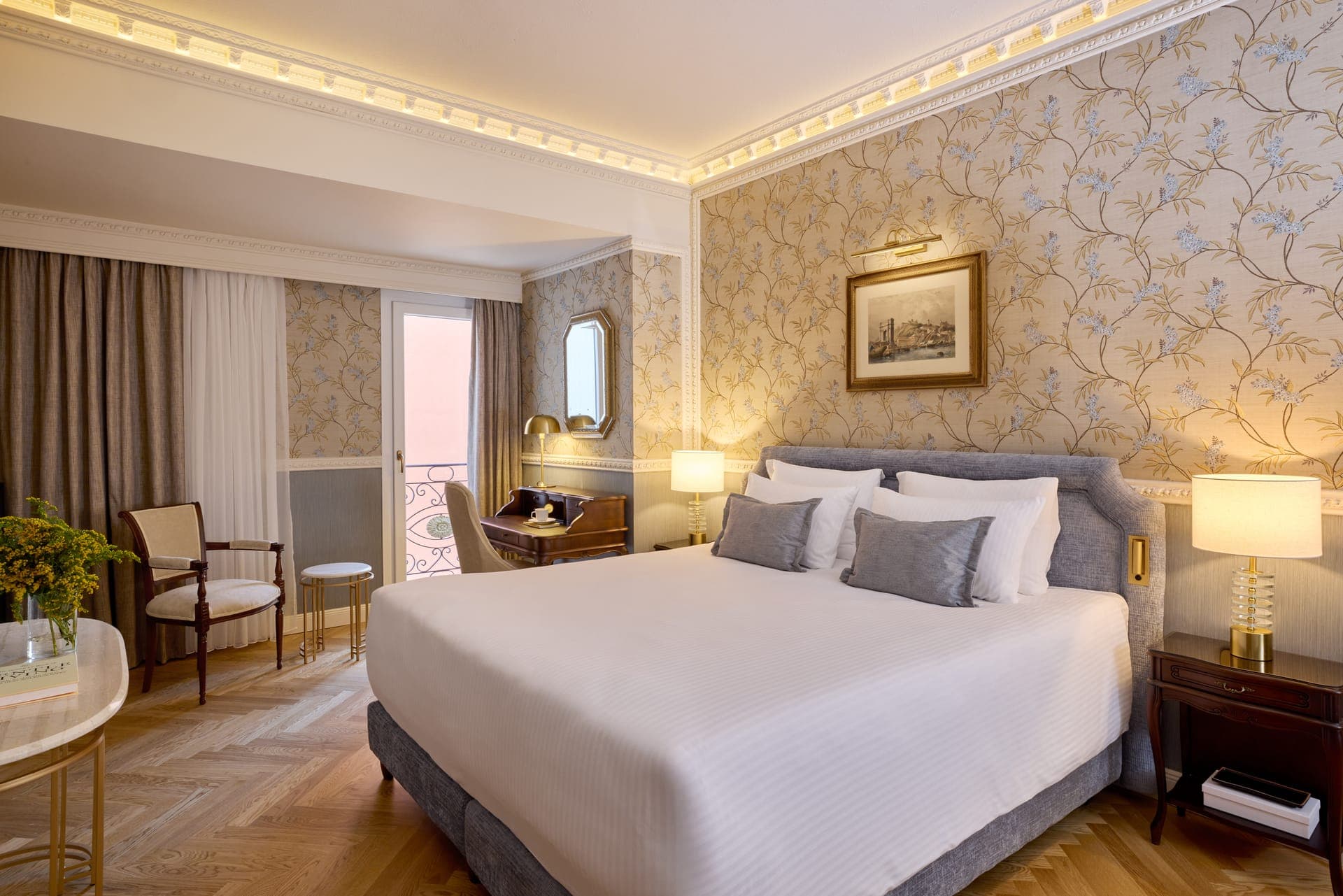 Deluxe King Bed City View