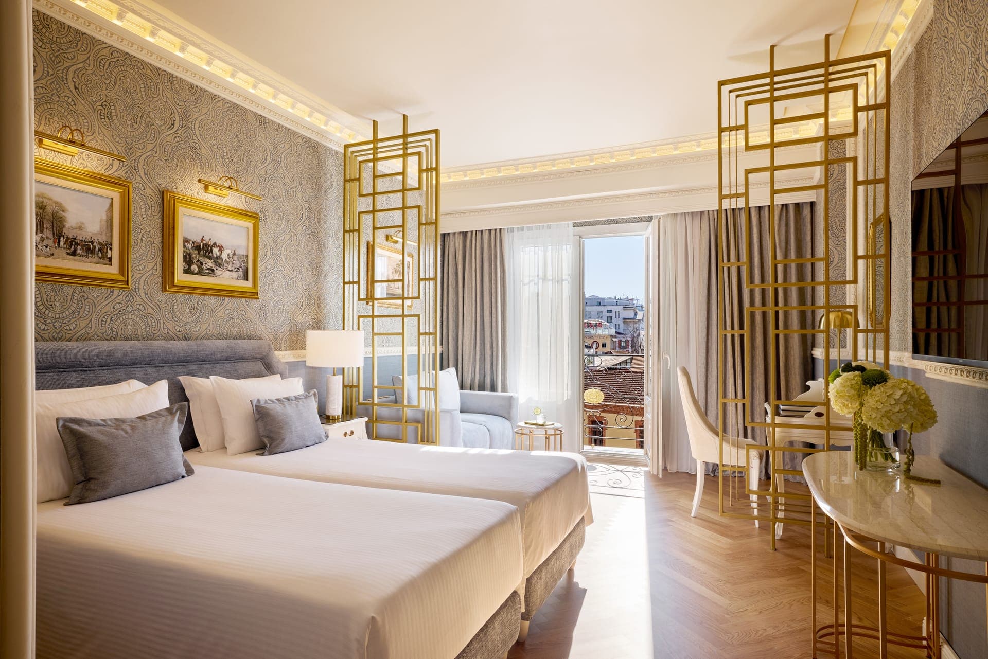 Deluxe Open-Plan Suite with Twin Beds and View of Ladadika
