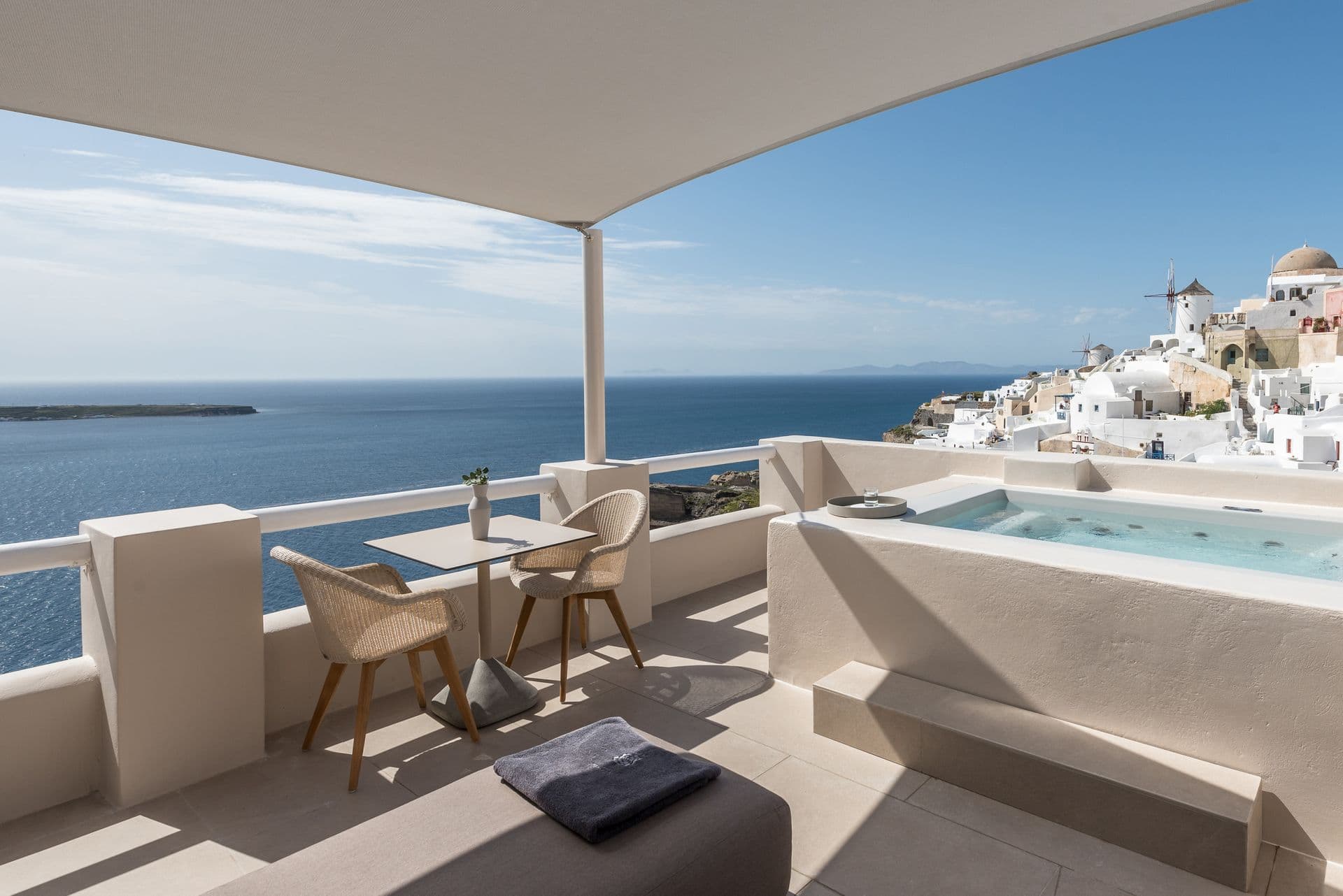 Sunset Honeymoon Suite with Outdoor Jacuzzi | Panoramic Sea-Caldera & Direct Sunset Views