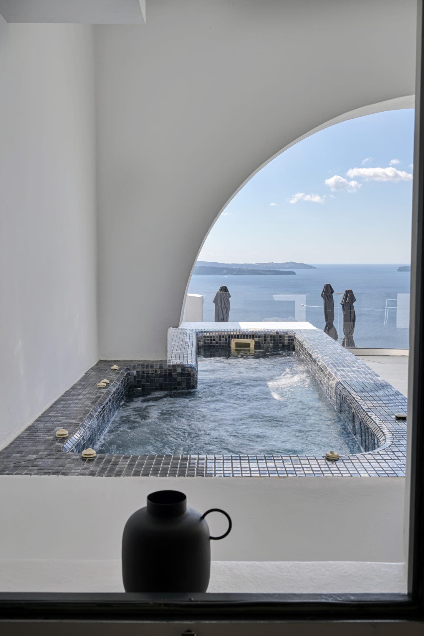 Deluxe Suite with outdoor hot tub & caldera views