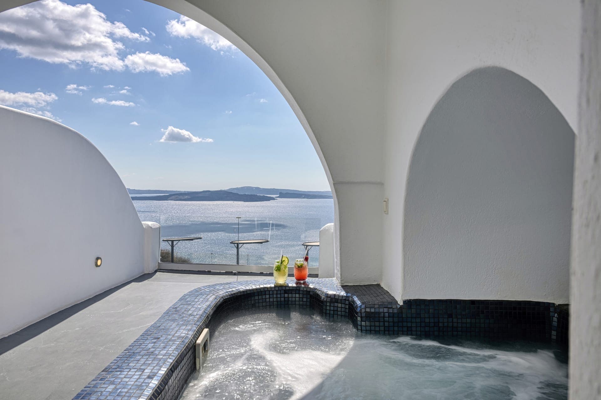 Honeymoon Suite with outdoor hot tub & caldera views