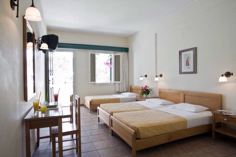 Triple Room (3 Single Beds)