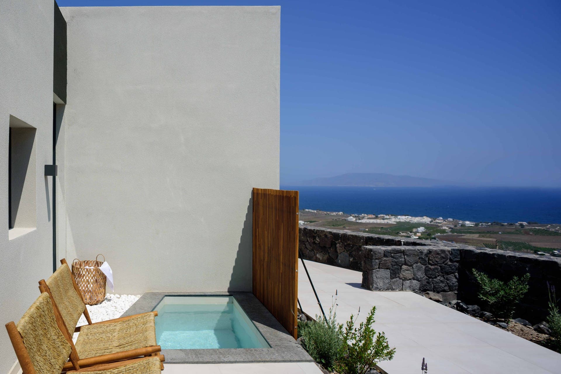Kissiri Sea View Suite with Jacuzzi