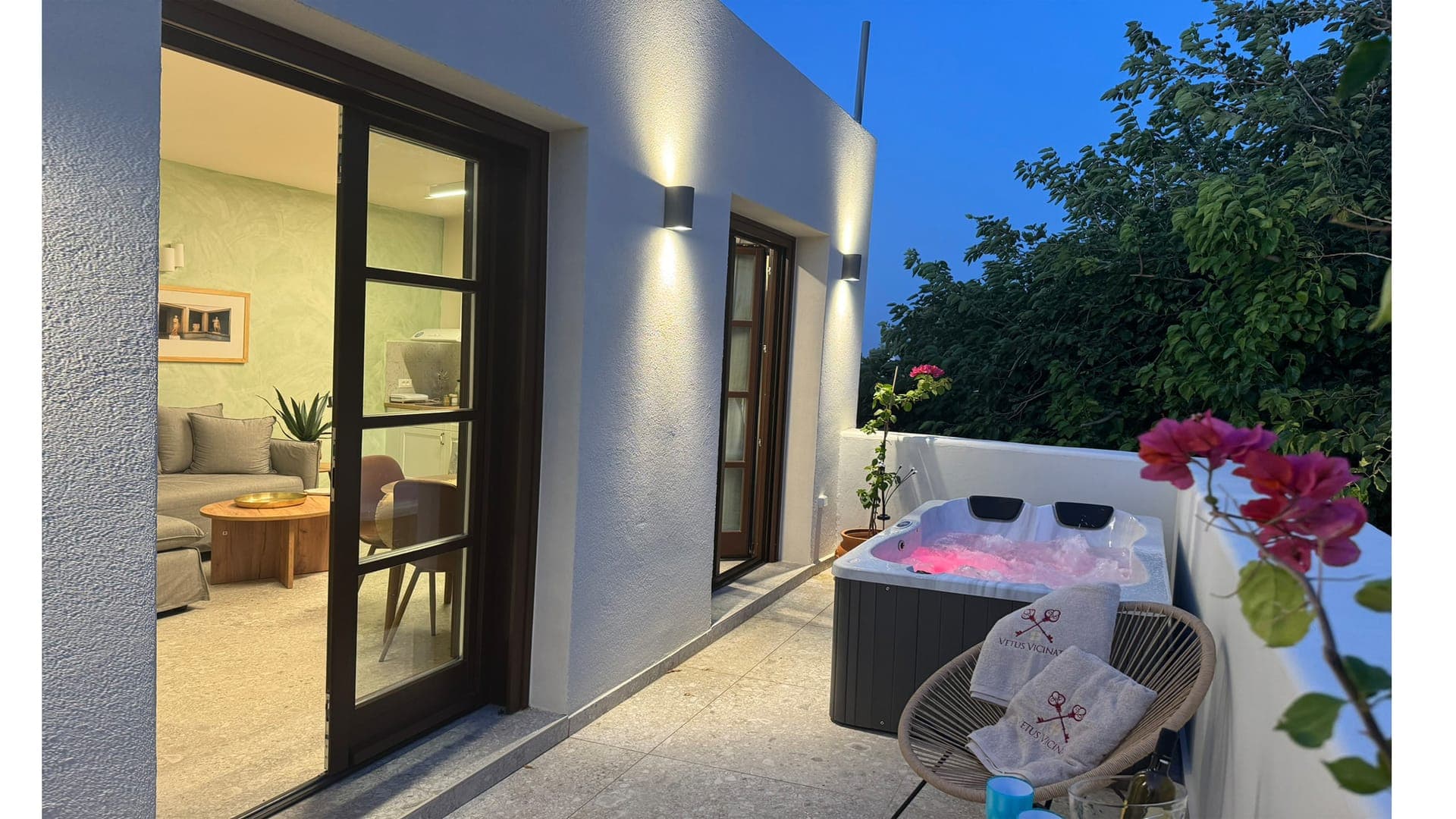 Vetus Vicinato Home 1 with Terrace and Outdoor Hottub
