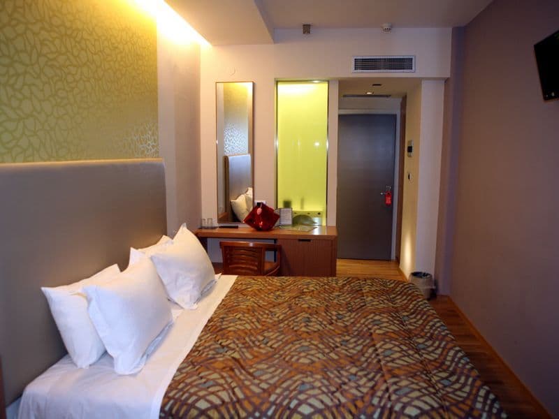 Single room with fortress view