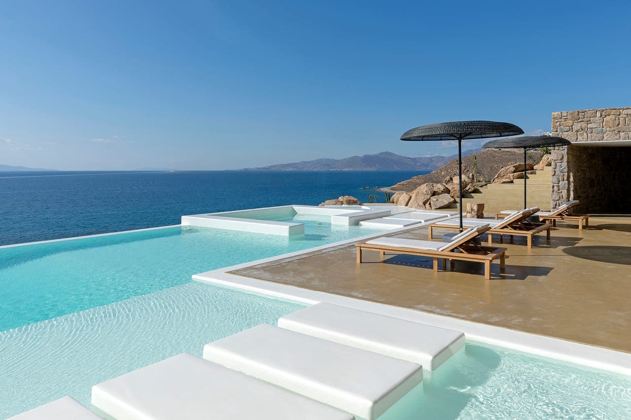 9 Bedroom Villa with Private Pool